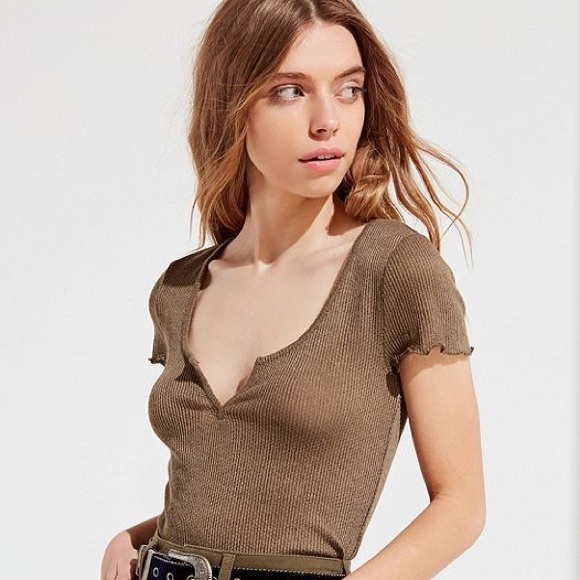 Urban Outfitters Tops - HOLD 🌈NEW Urban Outfitters tee in army green